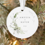 Adorno Elegante vegetación de la tierra nombre personaliz<br><div class="desc">Completamente personalizable,  este diseño presenta una elegante vegetación que enmarca tus nombres y fechas,  con foto en la parte posterior. Esto es parte de mi colección llamada "Tierra verde".</div>