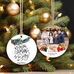 Adorno Esta Es La Temporada Para Ser Collage de fotos Jol<br><div class="desc">Esta Es La Temporada De Ser Jolly | Vegetación de color de agua Pine Cone Elegante Guión Minimalista 4 Ornamento de Collage de fotos familiar. Todos los textos están preorganizados para que puedas personalizarlos fácil y rápidamente con tus propios detalles. ¡Les deseo a todos unas Felices Fiestas!</div>