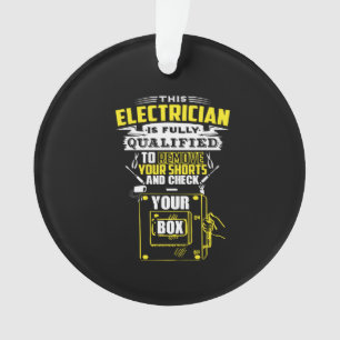 Adorno Este electricista está completamente cualificado