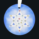 Adorno Estrella Hanukkah y copos de nieve azul<br><div class="desc">Ornamento con mi diseño para Hanukkah con la Estrella de David y pequeños copos de nieve coloridos sobre un fondo de helada azul y blanco.</div>