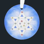 Adorno Estrella Hanukkah y copos de nieve azul<br><div class="desc">Ornamento con mi diseño para Hanukkah con la Estrella de David y pequeños copos de nieve coloridos sobre un fondo de helada azul y blanco.</div>