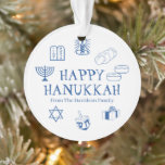 Adorno Feliz Hanukkah nombre de costumbre blanco azul fav<br><div class="desc">Feliz Hanukkah,  regalo de nombre de familia personalizar favorece las vacaciones de Ornament. ¡Feliz Hanukkah,  Feliz Chanukah,  Hanukkah Sameach!,  Chag Sameach!,  Chag Urim Sameach. Azul y blanco</div>