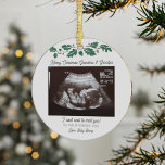 Adorno Feliz Navidad Abuelos Embarazo Ultrasonido<br><div class="desc">Siempre es un buen momento para compartir esta emocionante noticia con los más cercanos y queridos. Idea de regalo para Navidades perfectos para que la abuela esté con foto de ultrasonido. Personalizar esta pantalla de invitación única, agrega tus detalles y deja que todo el mundo conozca esta noticia especial. Un...</div>