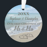Adorno Foto de Back First Christmas Together Beach<br><div class="desc">¡Añade tu foto atrás! Recuerde una boda en la playa o una luna de miel con este adorno de boda. La primera Navidad junto con dos corazones de boda de playa entrelazados en la arena hacen un elegante boda de temática náutica de la costa del océano tropical, que combina un...</div>