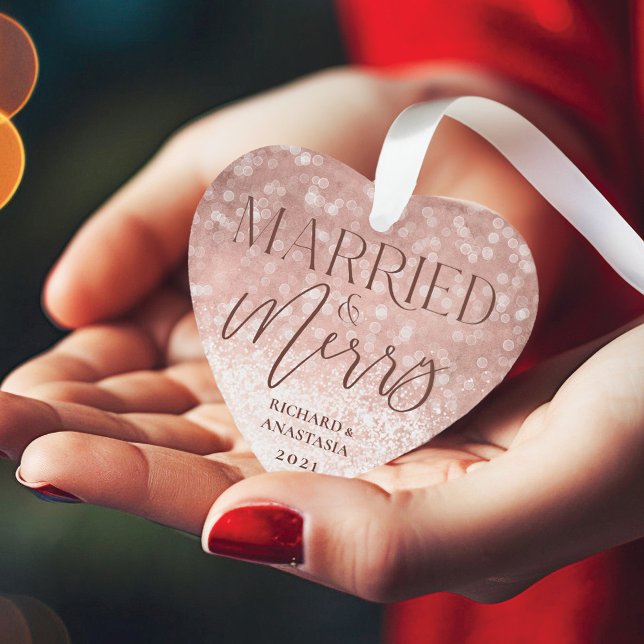 Adorno Foto de Luces Twinkling Gold casadas y Rosas de ce (Married & Merry Rose Gold Twinkling Lights Photo Ornament)