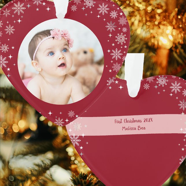 Adorno Foto Primera niña de Navidad Nieve de corazón rojo (Elegant Cute Modern My First Christmas Baby Personalized Name Year 1 Photo Snowflakes Heart-Shaped)