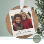 Adorno Fotograma rústico con Instagram cuadrado y madera<br><div class="desc">Un diseño vintage y de moda con un borde retro de imagen que puedes añadir tu selfie o retrato favorito de un amigo. Utilice una foto cuadrada para crear un regalo único y personal o para mantener el cachorro hipster y hacer un keepsake de moda. Si necesita ajustar las imágenes,...</div>