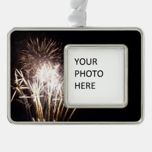 Adorno Fuegos artificiales blancos y dorados en celebraci