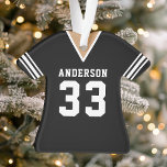 Adorno Fútbol Jersey Equipo deportivo Uniforme Negro<br><div class="desc">El equipo deportivo de Football Jersey Uniform Black Ornament. Este adorno de camiseta de fútbol es perfecto para cualquiera que juegue deportes escolares o ame ver deportes. Personalice este diseño personalizado con su propio nombre de equipo y número jersey.</div>