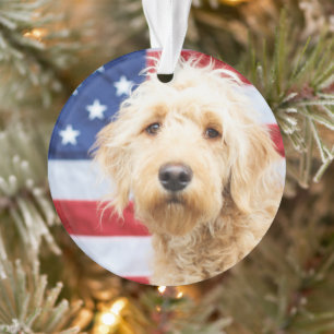Adorno Goldendoodle con bandera estadounidense
