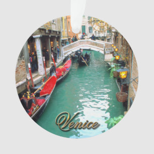 Adorno Góndolas en un canal veneciano