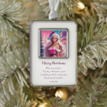 Adorno Hermoso Chica de Navidades rosados 01<br><div class="desc">Ilustracion encantador de un hermoso chica con vestido rosa y gorra de Santa Claus con caja de regalo cerca del árbol de Navidad. Elija este adorable chica en las suites Santa rodeadas por la mágica atmósfera cristiana para celebrar sus vacaciones con alegría y un toque mágico. Puede encontrar todos los...</div>