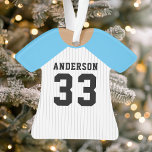 Adorno Jersey de béisbol azul personalizado<br><div class="desc">Celebra tu estrella de béisbol con este adorno personalizado de jersey azul y blanco. Perfecto para conmemorar una temporada especial,  jugador o equipo. Personalizar con un nombre y un número para crear un keepsake único.</div>