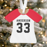 Adorno Jersey de béisbol rojo personalizado<br><div class="desc">Celebra tu estrella de béisbol con este adorno personalizado de jersey rojo y blanco. Perfecto para conmemorar una temporada especial,  jugador o equipo. Personalizar con un nombre y un número para crear un keepsake único.</div>