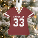 Adorno Jersey de Maroon personalizado<br><div class="desc">Celebra tu jugador o equipo de fútbol favorito con este adorno de marrón y jersey blanco personalizado. Perfecto para conmemorar una temporada ganadora,  un jugador especial o un equipo. Personalizar con un nombre y un número para crear un keepsake único.</div>