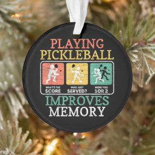 Adorno Jugar Pickleball Mejora la Memoria