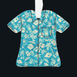 Adorno Makapuu Beach Hawaiian Batik Aloha Shirt<br><div class="desc">Verde azulado. Una huella de conversación de tikis,  palmeras,  peces tropicales,  ukeleles,  hibiscos y flores plumerias recuerdan los diseños usados en camisetas de aloha vintage en los años cuarenta y cincuenta. La textura de batik añade una textura única a lo largo del diseño y se presenta en varios colores.</div>