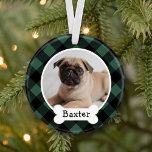Adorno Mascota de cazadores de búfalos y Personalizados d<br><div class="desc">Personalice este diseño de adorno de manchas de protección de búfalo verde y negro de cazador festivo con una foto de su perro cachorro con su nombre en la placa de monograma de hueso de perro. Un gran regalo para los amantes del perro, para celebrar la primera Navidad de un...</div>