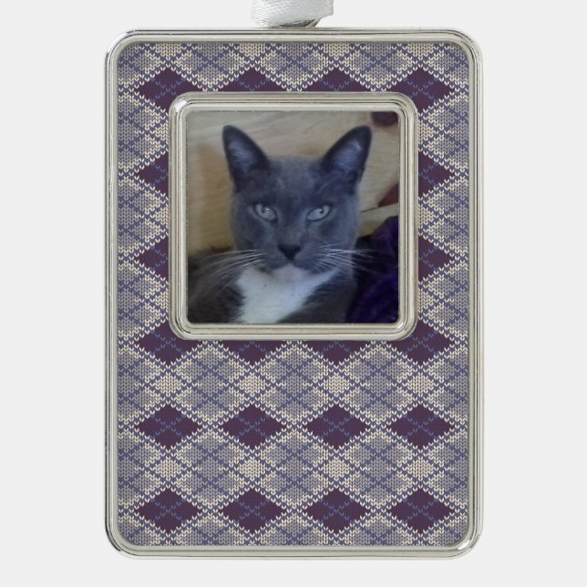 Adorno MASCOTA LOVE Framed Vert Ornament / Plum Argyle Kn (Anverso)