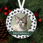 Adorno Mascota Pinta Imprime foto de nombre de gato perso<br><div class="desc">Personalice este diseño elegante de adorno navideño impreso con su nombre de gato (o perro) mascota y una foto favorita de su compañero de la familia. El fondo incluye un diseño moderno de mascota blanco y negro con una banda de acento verde cazador.</div>