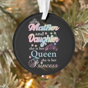 Adorno Mather y su hija son su reina,