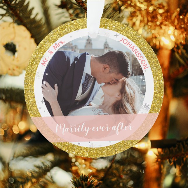 Adorno Matrimonio después de la primera Navidad como Sr.  (Our First Christmas as Mr. and Mrs. Elegant Marrily Ever After Personalized Name 2 Photos Snowflakes)