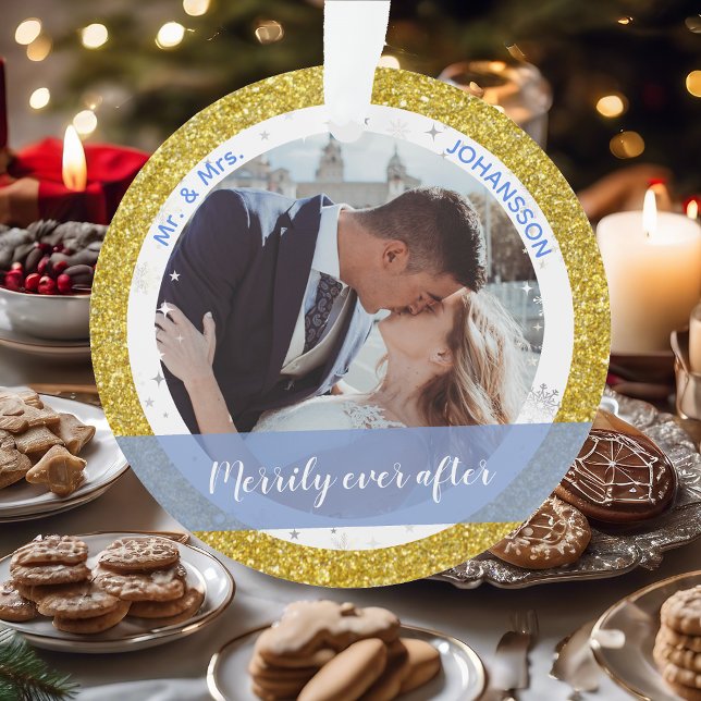 Adorno Merrily siempre después de la primera Navidad como (Our First Christmas as Mr. and Mrs. Elegant Merrily Ever After Golden Glitter 2 Photos Snowflakes)