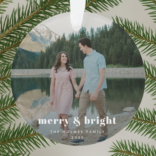 Adorno Merry y Bright | Foto de pareja de Navidades moder (Merry and Bright couple photo ornament by Guava, perfect for celebrating love and festive memories)