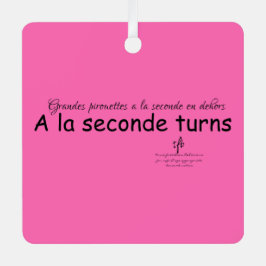 Adorno Metálico A La Segunda se vuelve rosado caliente y negro.