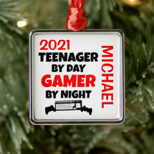 Adorno Metálico A los adolescentes les encanta jugar a PERSONALIZA