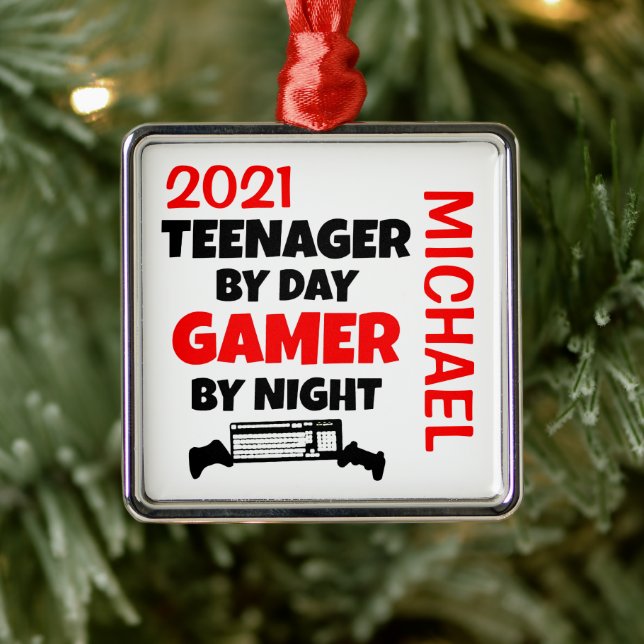 Adorno Metálico A los adolescentes les encanta jugar a PERSONALIZA (Árbol)