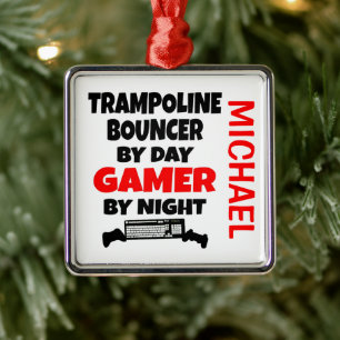 Adorno Metálico A Trampoline Bouncer le encanta jugar videojuegos