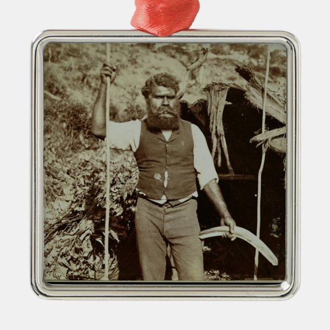 Adorno Metálico Aborigen con un Boomerang, c.1860 (foto sepia) (Frente)