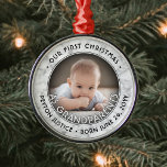 Adorno Metálico Abuelos Primera Navidad Una Foto Faux Marble<br><div class="desc">Celebra el precioso regalo de tu nuevo miembro de la familia con una foto personalizado "Nuestra primera Navidad como abuelos" de mármol falso alrededor de un adorno metalizado. La imagen y todo el texto de esta plantilla son fáciles de personalizar. El diseño neutro de género es adecuado para un niño...</div>
