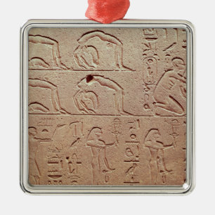 Adorno Metálico Alivio que representa acróbatas y a un arpista