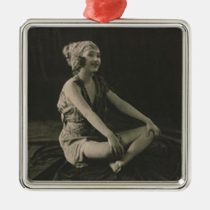 Adorno Metálico Amar a un pobre Chica de la doncella sentada en la