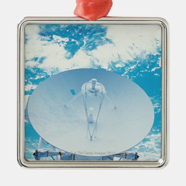 Adorno Metálico Antena en espacio (Frente)