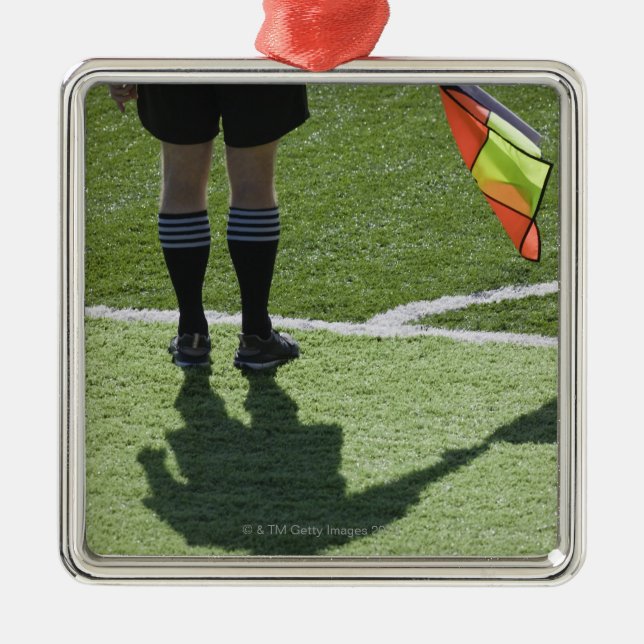 Adorno Metálico Árbitro del fútbol que sostiene la bandera (Frente)