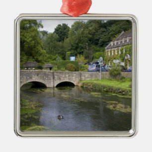 Adorno Metálico Arroyo de truchas en el pueblo de Bibury,
