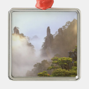 Adorno Metálico Asia, China, Huanshan. La montaña amarilla en