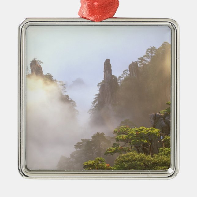 Adorno Metálico Asia, China, Huanshan. La montaña amarilla en (Frente)