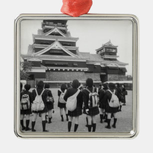 Adorno Metálico Asia, Japón, Kumamoto. Escolares en