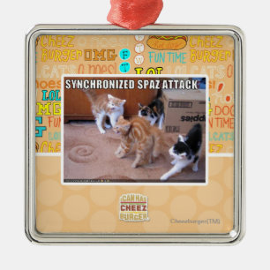 Adorno Metálico Ataque de Sychronized Spaz