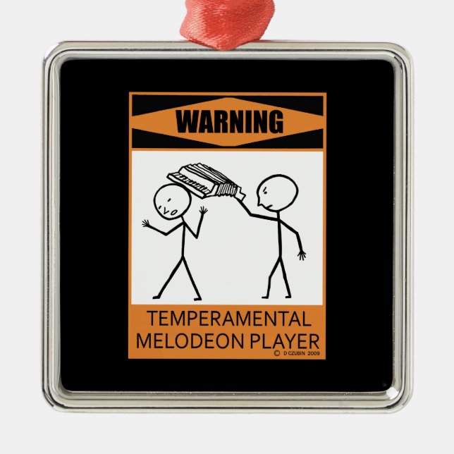 Adorno Metálico ¡Atención! Jugador de Melodeón Temperamental (Frente)