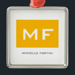 Adorno Metálico Atractivo Monograma Amarillo Blanco Su Nombre<br><div class="desc">¿Crees que es difícil elegir un diseño según tu propia personalidad y gustos? Tal vez este diseño haga tu trabajo más fácil. Mira de nuevo,  esto es definitivamente lo que estás buscando.</div>