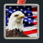 Adorno Metálico Bandera estadounidense con águila calva<br><div class="desc">Bandera estadounidense con águila calva,  diseño patriótico.</div>