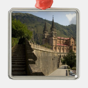 Adorno Metálico Basílica de Covadonga, noroeste de España.
