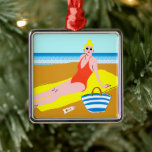Adorno Metálico Beachy Keen - Yellow<br><div class="desc">Beachy Keen II by Blanckslate. Features a lounging beach-goer soaking up sunshine.| 140790D</div>
