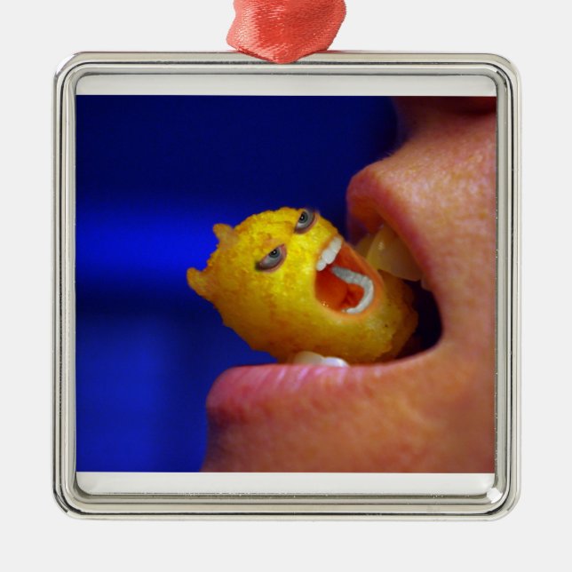 Adorno Metálico Biting Tater Tot (Frente)