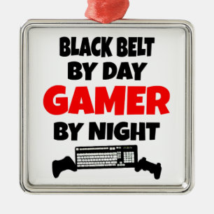 Adorno Metálico Black Belt by Day Gamer by Night